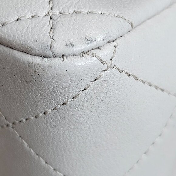 Vintage Chanel Medium 25 Classic Double Flap Lambskin Leather White and Gold - Picture 11 of 16